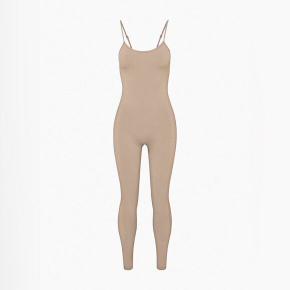 TnAction TnaBUTTER™ | Rhythm Lella
Scoop-neck jumpsuit - Picture 1 of 6